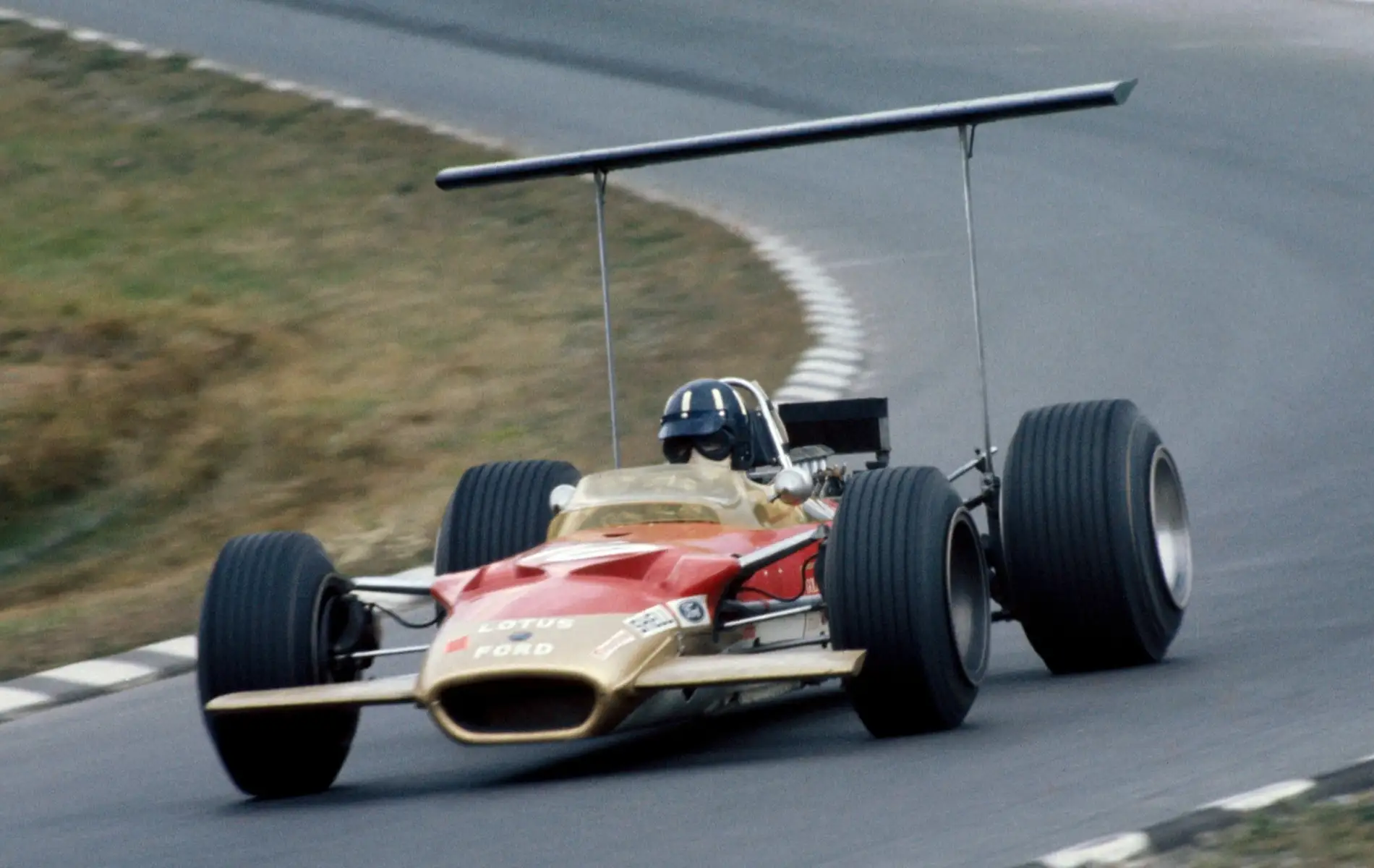 Graham Hill in the Lotus-Ford 49 in the 1968 United Staes GP
