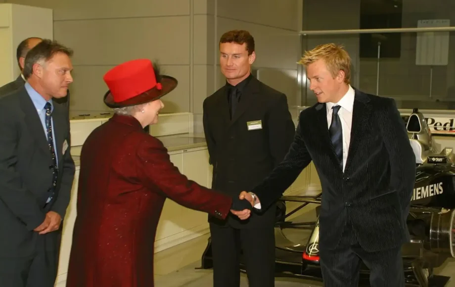 Queen Elizebeth II Opens the McLaren Technology Centre in 2004